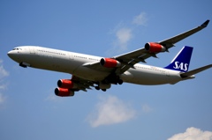 出発　SAS A340-300