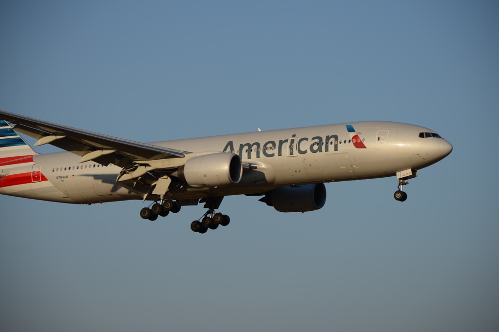 American 777-223 着陸