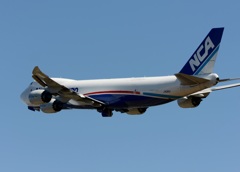 NCA 747-8KZF ｼｪﾌﾞﾛﾝ付 離陸