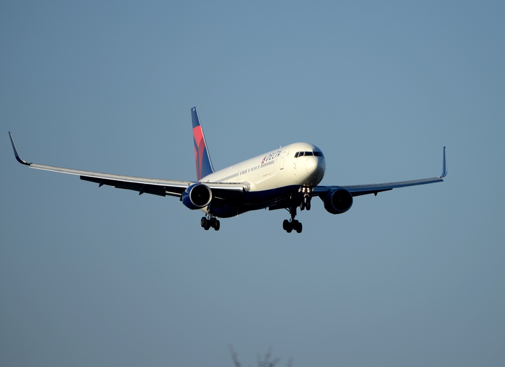 DELTA 767-332 着陸