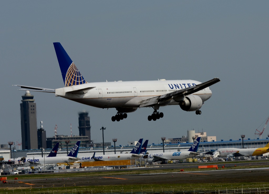 UNITED 777-224 到着　