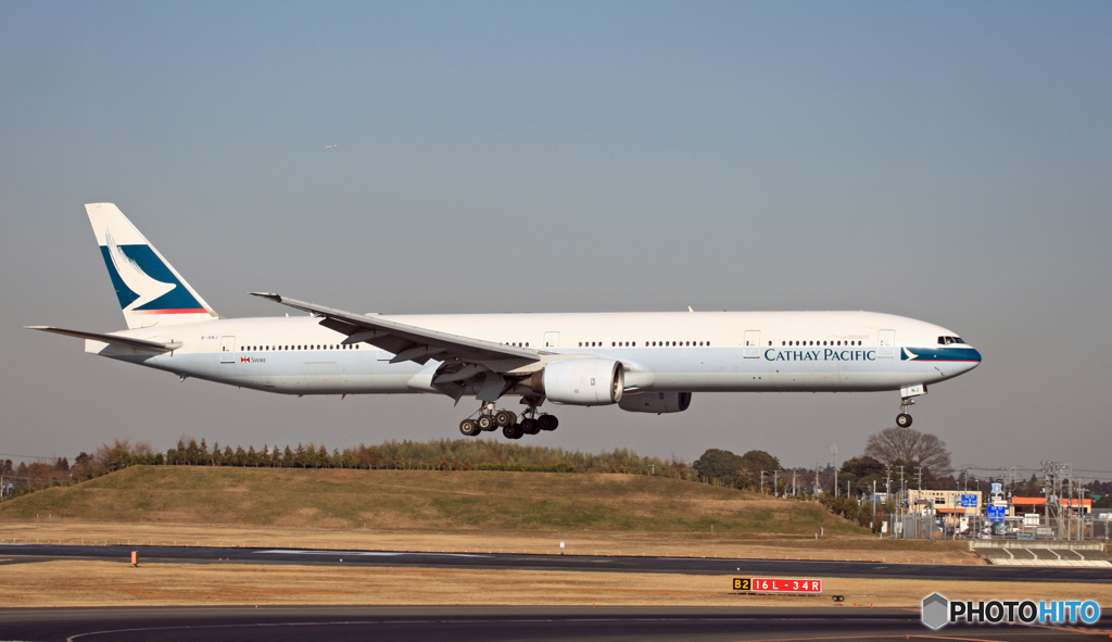 Cathay 777-367 B-HNJ