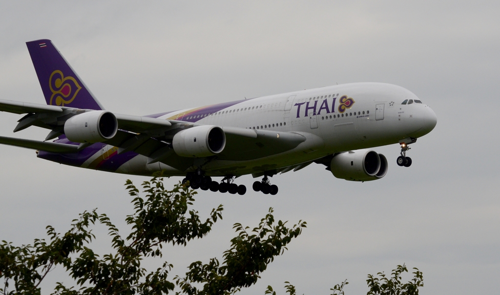 着陸（137） THAI A380-841 