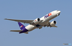 離陸 FedEx 777-FS2 N883FD