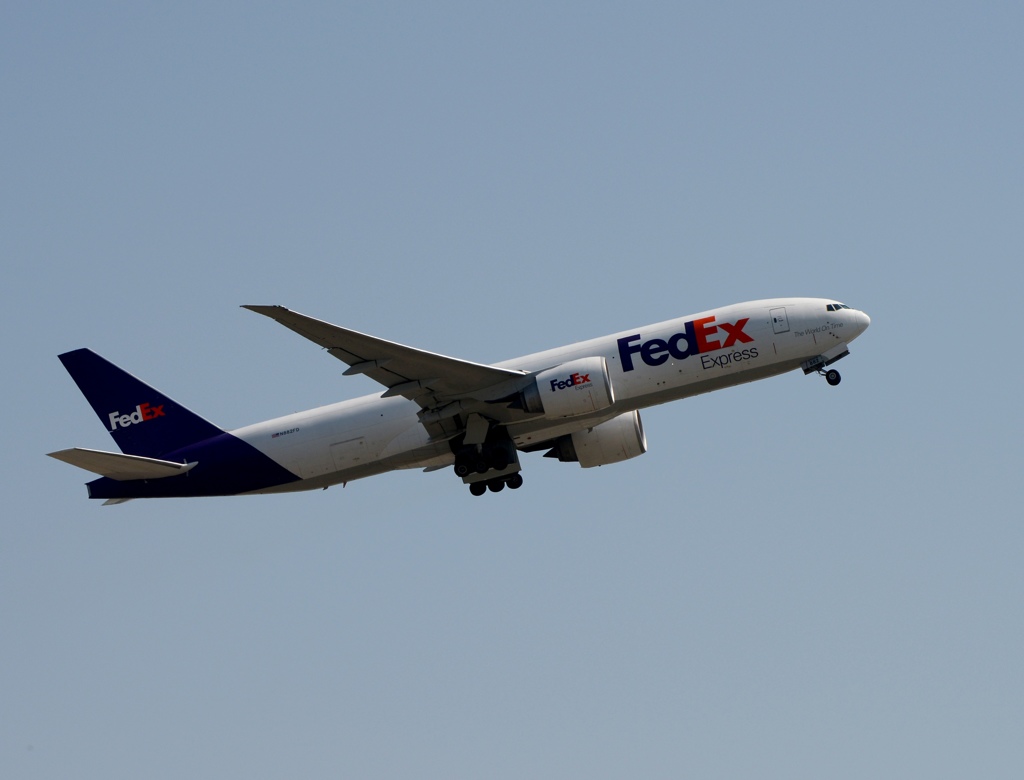 離陸 FedEx 777-F28