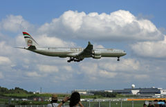 「雲」とETIHAD A340-642 A6-EHL 
