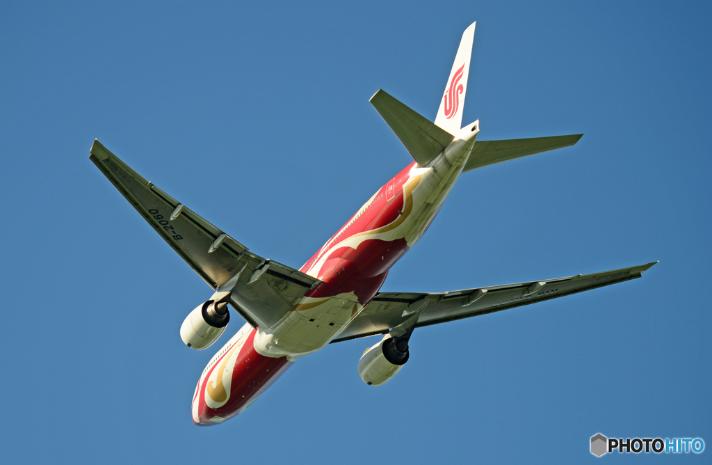 離陸 Air China 777-2J6 B-2060
