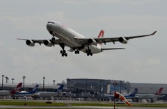 離陸（296）SWISS A340-313X 