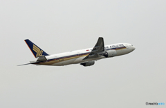 Singapore 777-212 9V-SRM 出発 