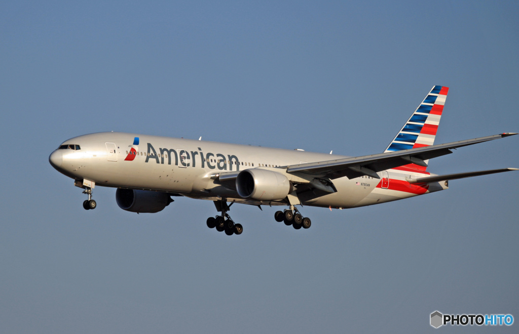 American 777-223 N780AN 到着 