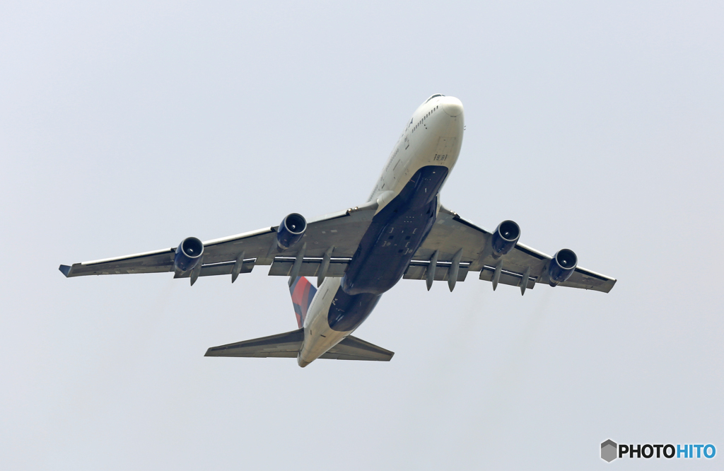 離陸 DLTA 747-400 N662US