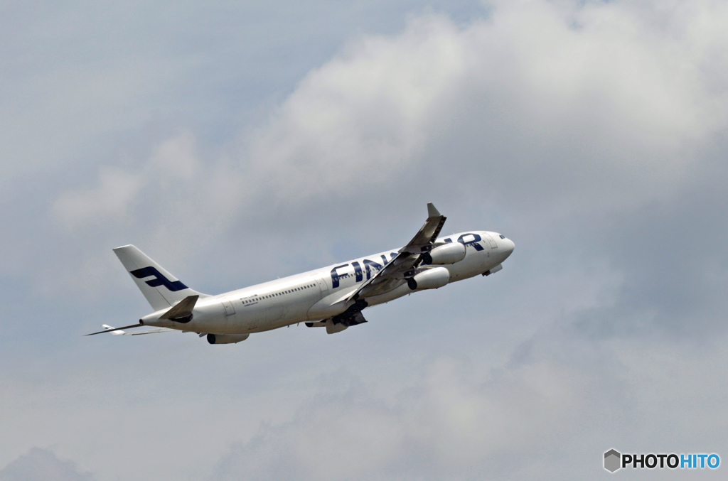 飛び立ち　Finnair A340-313 OH-LQB