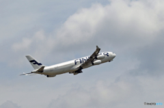 飛び立ち　Finnair A340-313 OH-LQB