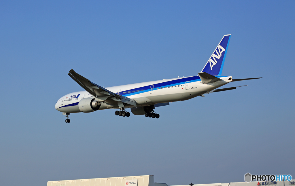 着陸 ANA 777-381 JA778A