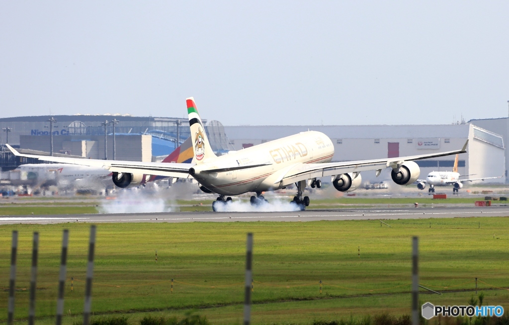 ETIHAD A340-500 到着　