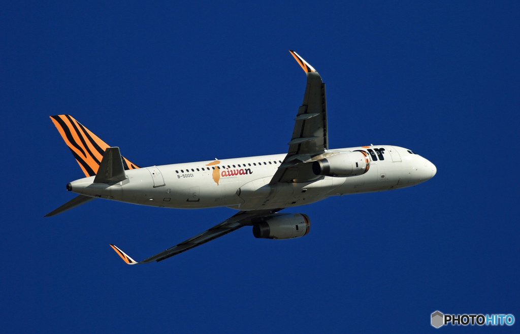 飛び立ち　tigerair A320-232 B-50001