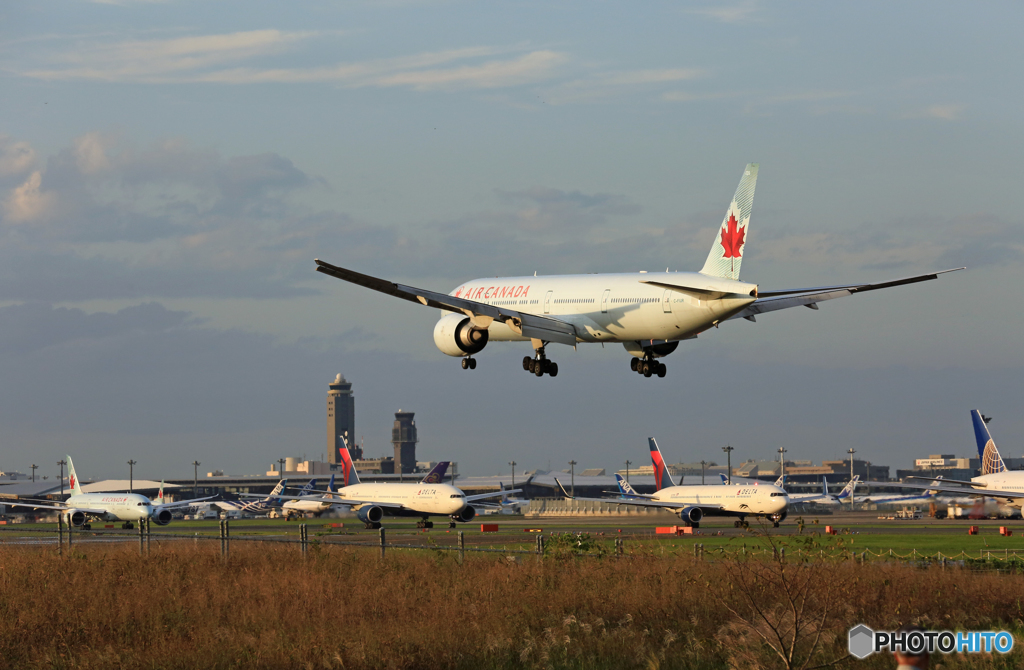 着陸 AIR CANADA 777-333 C-FIUR