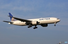 UNITED 777-222 到着　