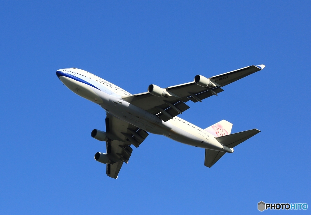 離陸  China 747-400 B-18207