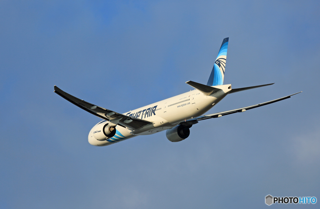 出発  EGYPTAIR 777-36N SU-GDM