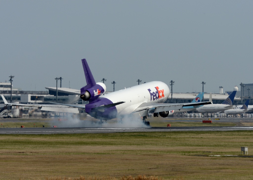 FedEx MD-11 着陸