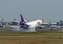 FedEx MD-11 着陸
