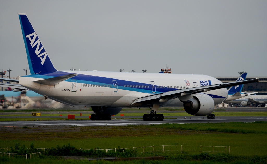 出発（232） ANA 777-381 