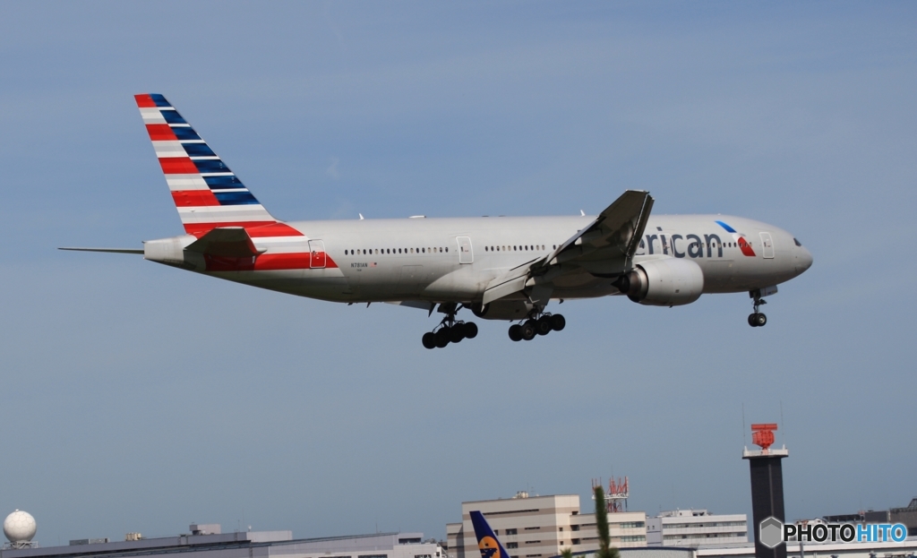 着陸　American 777-223