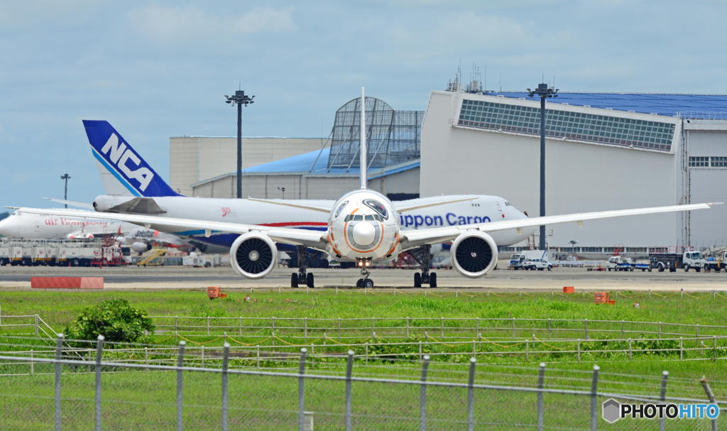 ２機の「ジャンボ」と「STAR WARS 」出発 