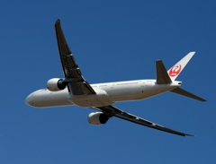 JAL 777-300 飛び立ち