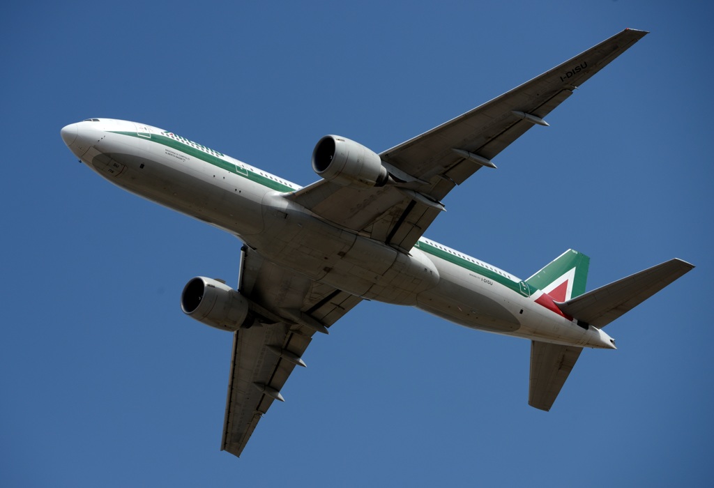 Alitalia 777-243 飛行