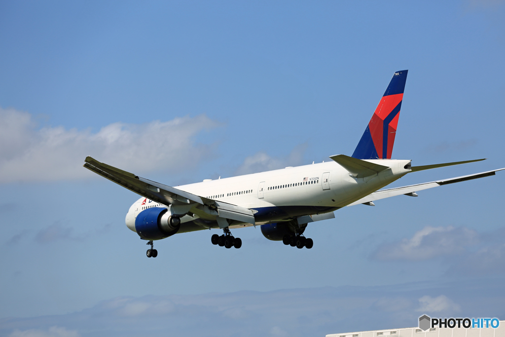 「青い空」 Delta 777-232 N705DN