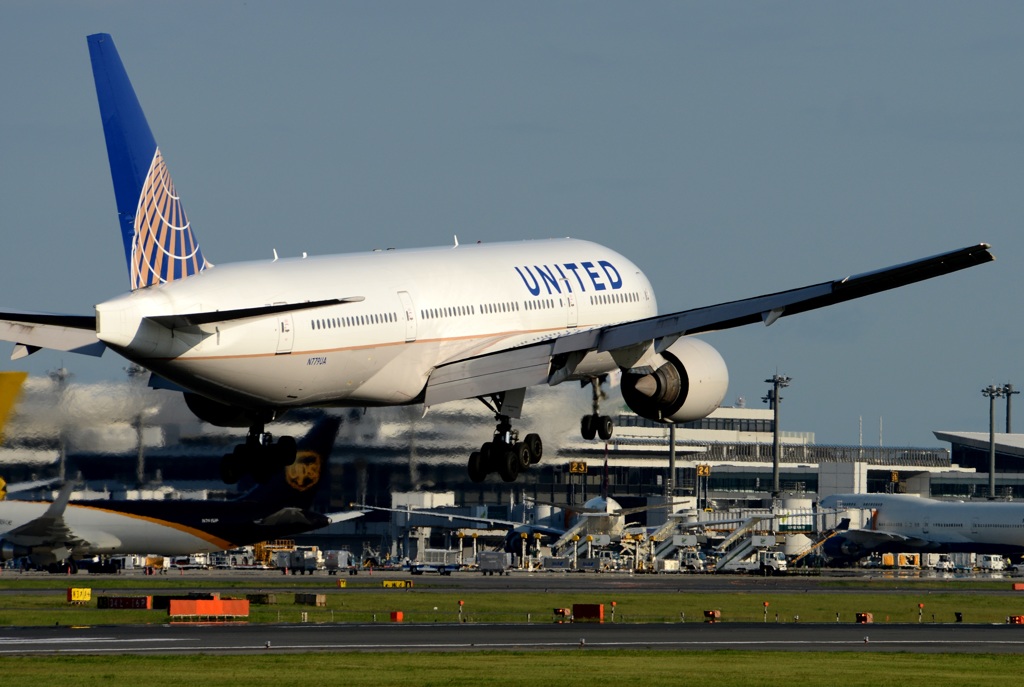 United 777-222