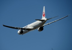 JAL 777-346ER  飛び立ち
