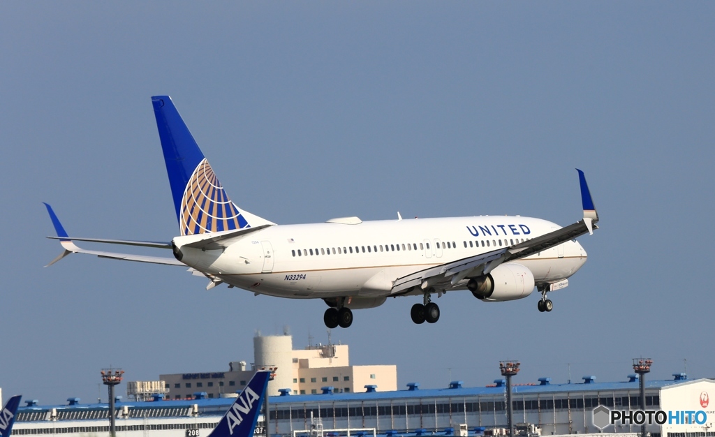 着陸　UNITED 737-824