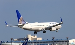 着陸　UNITED 737-824