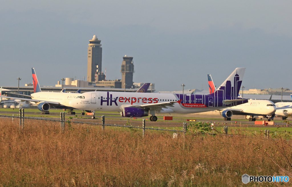「青い空」 Hk Express A320-232 B-LCE