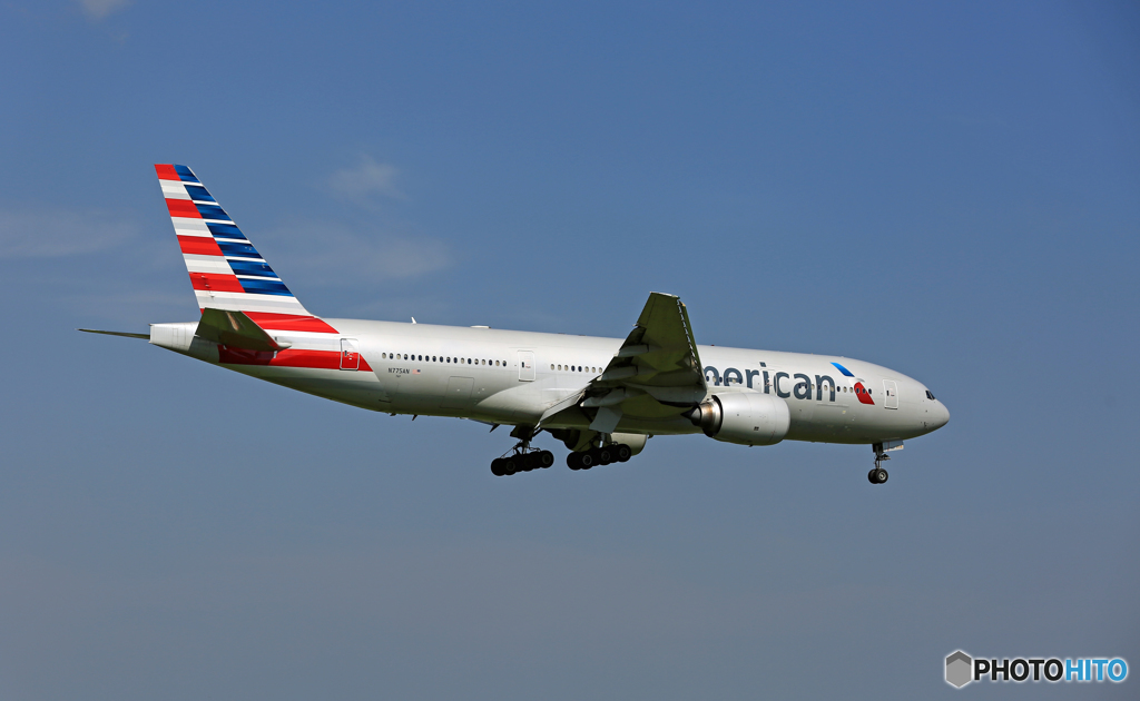 着陸 American 777-200 N775AN