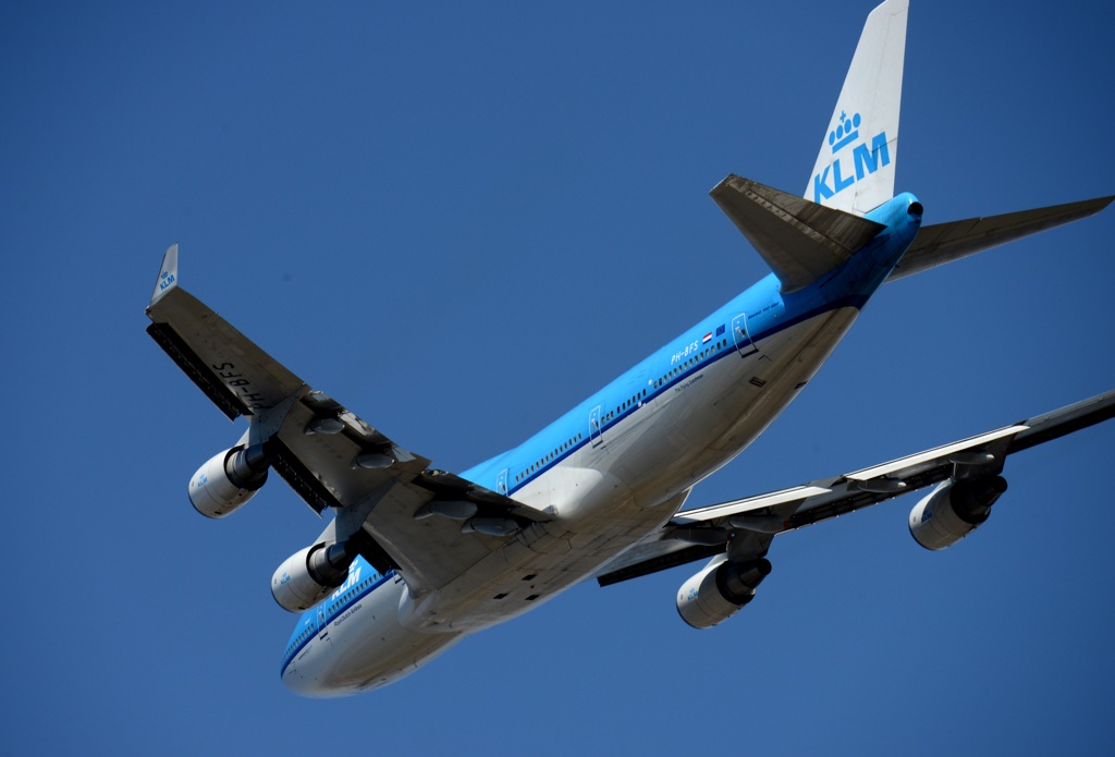 飛び立ち  KLM 747-406