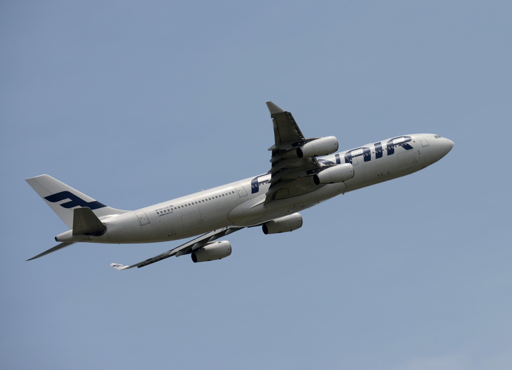 FINNAIR A340-313 飛行　