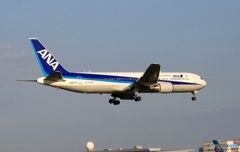 到着　ANA 767-381 JA607A