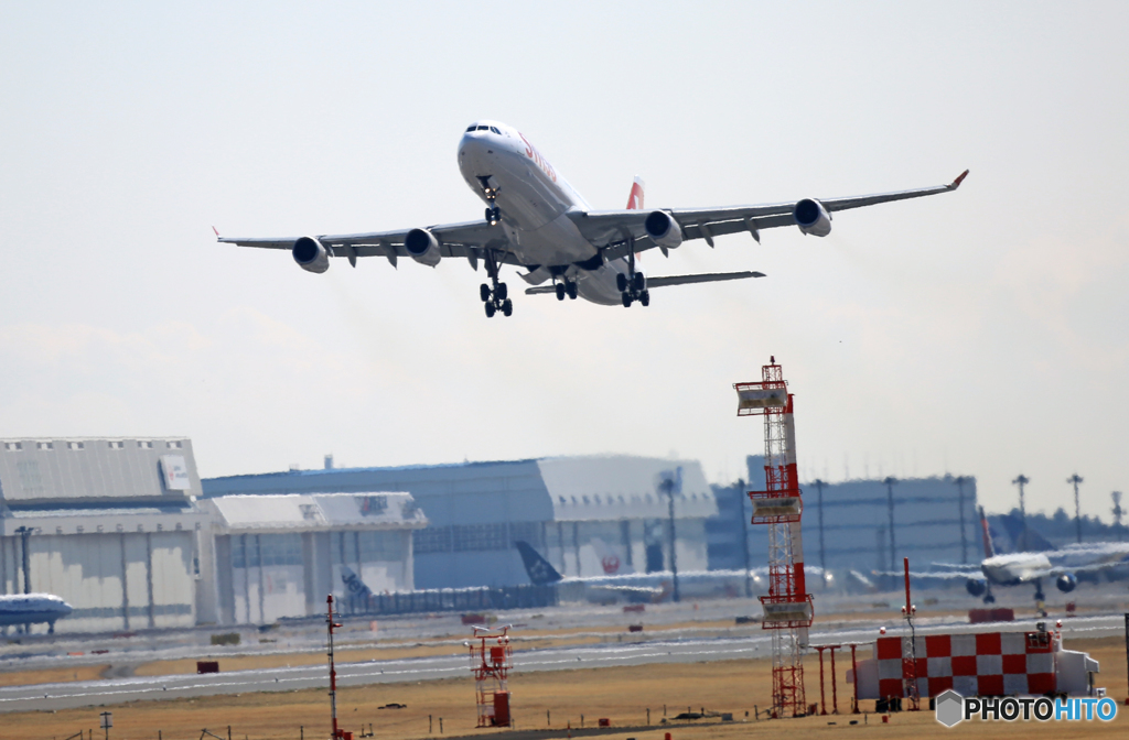 「SKY」 SWISS A340-313 HB-JMH Takeoff 