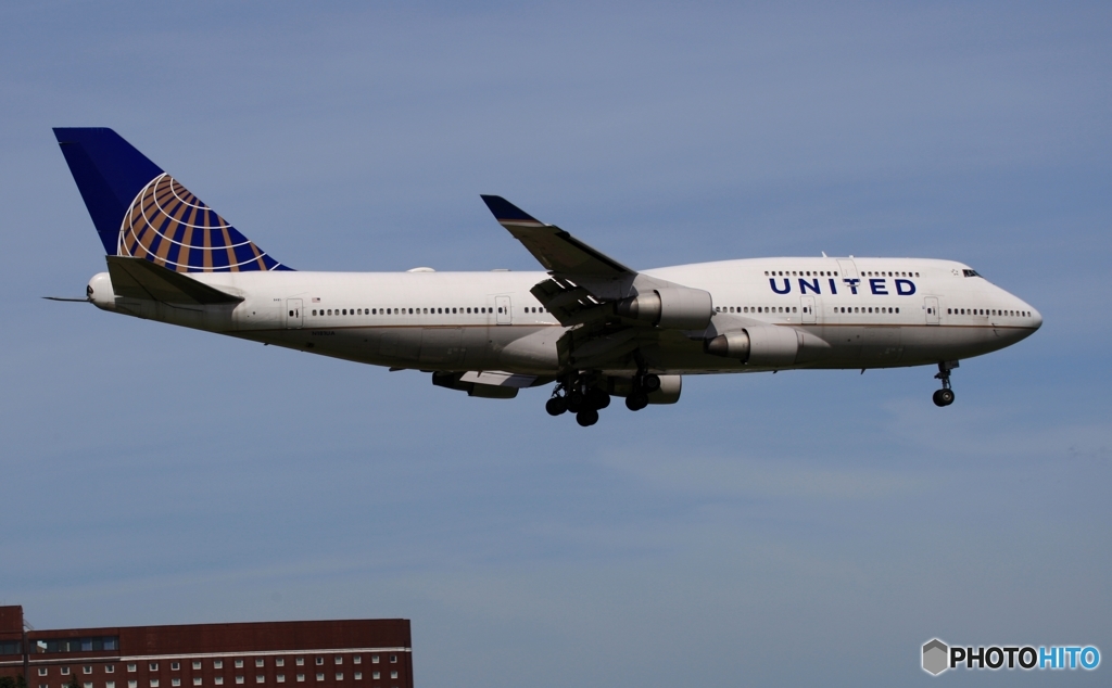 着陸　UNITED７４７ジャンボ機