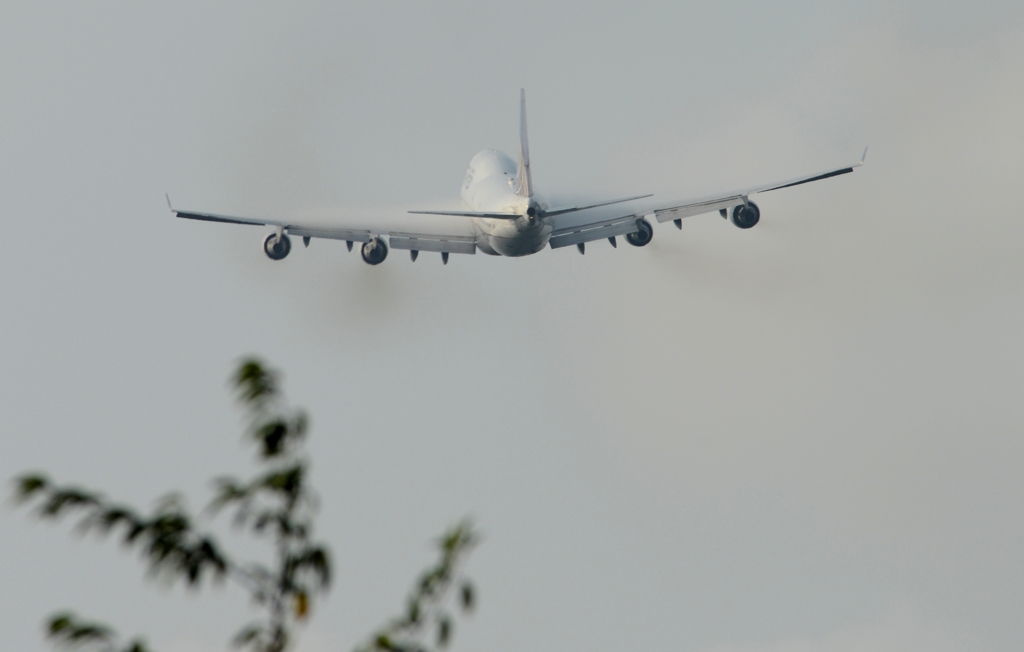 離陸（180）United 747-400[c]ﾍﾞｲﾊﾟｰ?