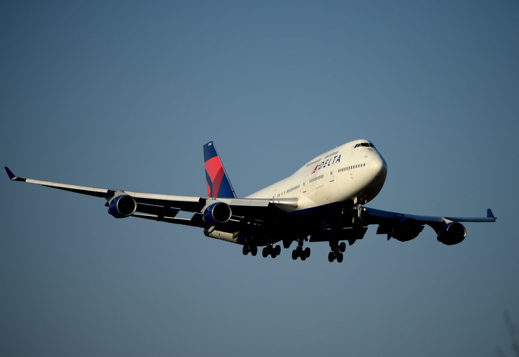 着陸（215）DELTA 747-400