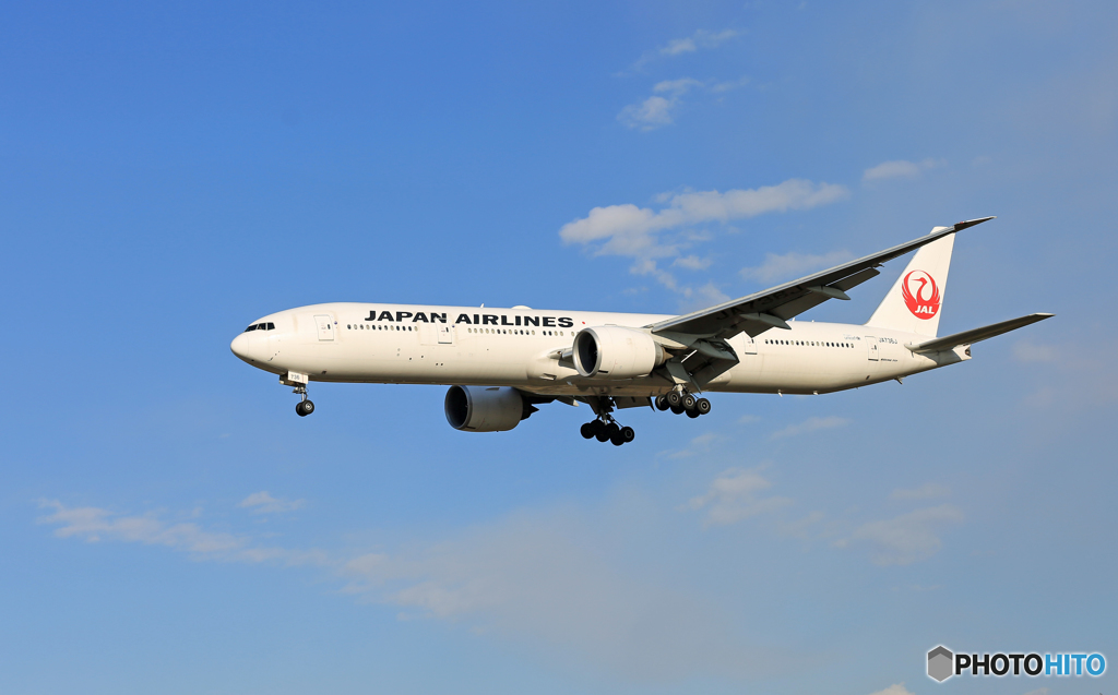 「良い空～」 JAL 777-346 JA736J着陸