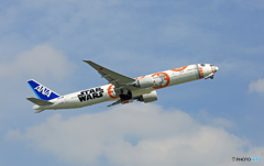 離陸 「STAR WARS 」　767-381 JA789A