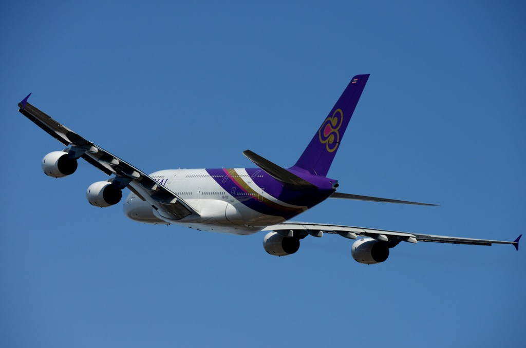 離陸 Thai Airbus A380-841