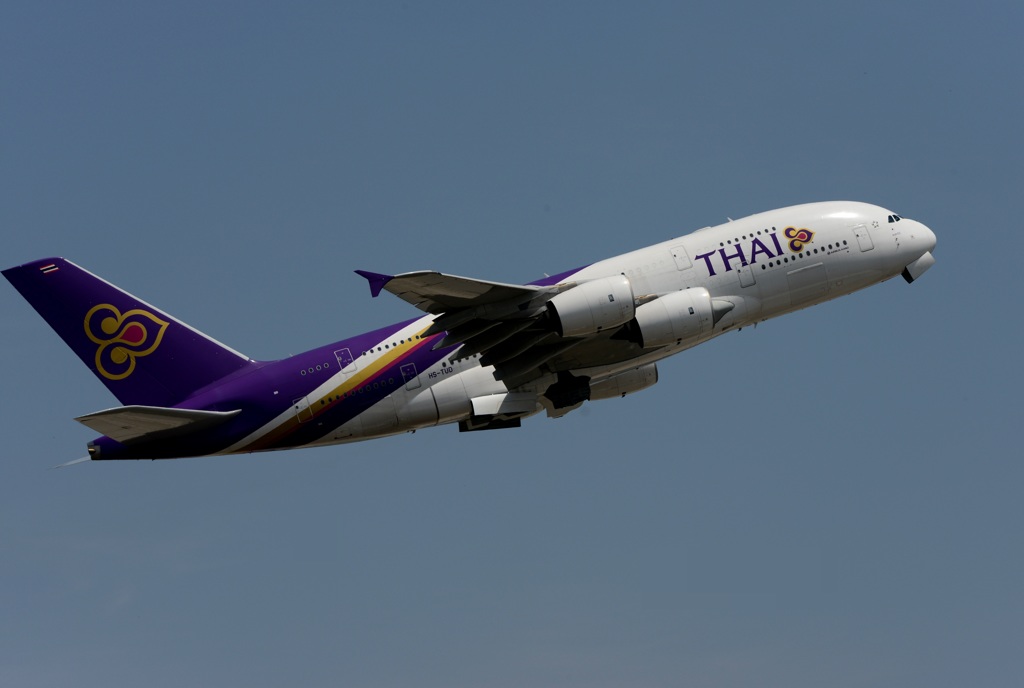 離陸　THAI A380-841