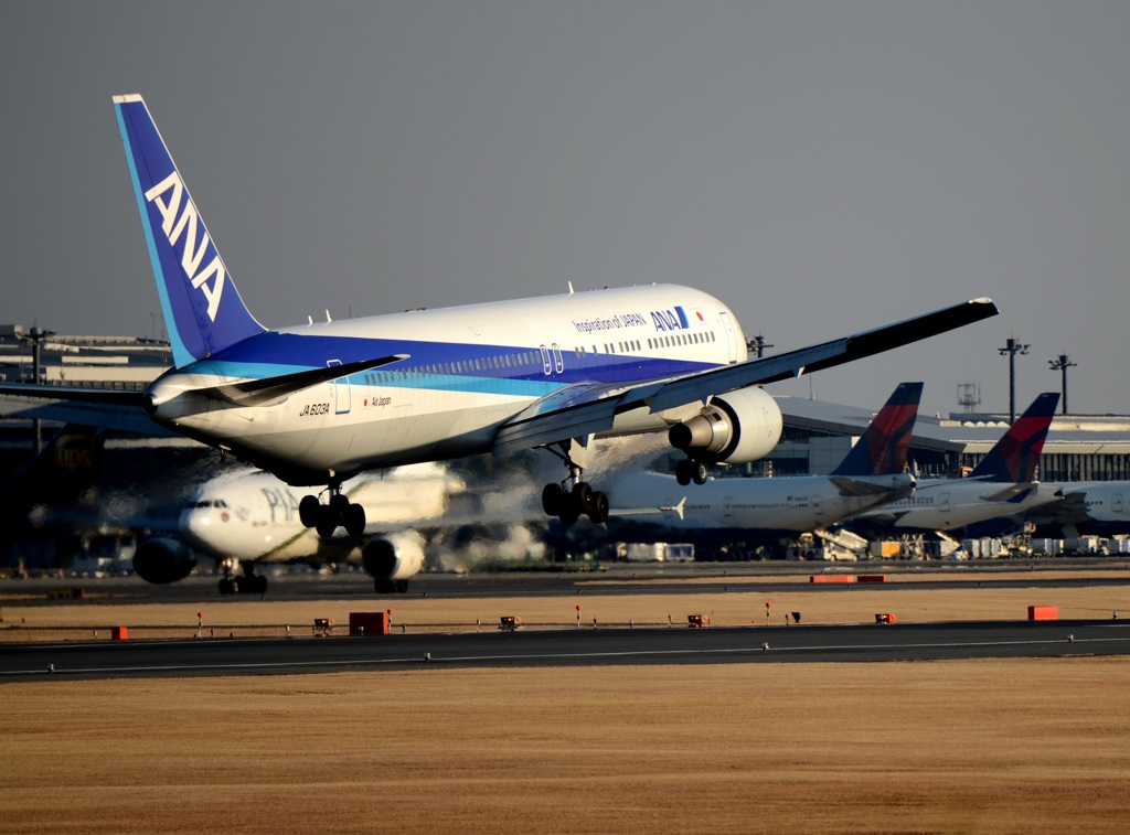 着陸 ANA 767-300